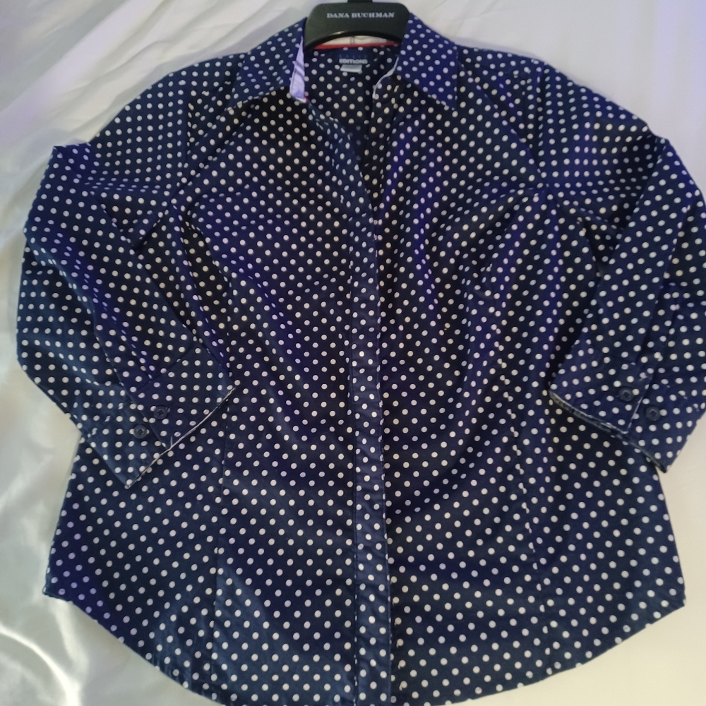 Basic Editions womens small blue white polka dot button up shirt. 